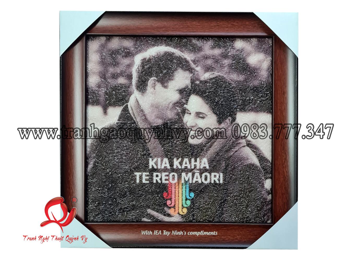 Chân Dung 2 người 25 x 25 vuông
