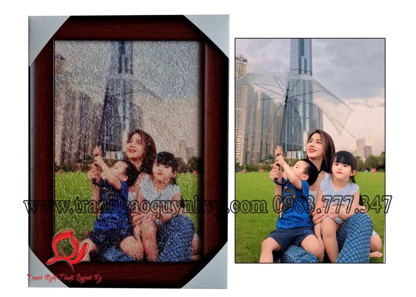 Chân Dung Mẹ Con 3 người 20 x 30
